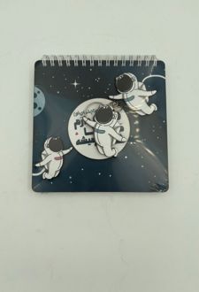 دفتریادداشت 14*14 همراه جاسوئیچی دلجو (دکمه) - فضا