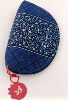 کیف نیم‌دایره مخمل بند‌چرمی (انار چاپ) سرمه‌ای منقش