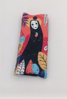 کاور‌عینک پارچه‌ای دکمه‌دار (انارچاپ) شهر‌اشباح