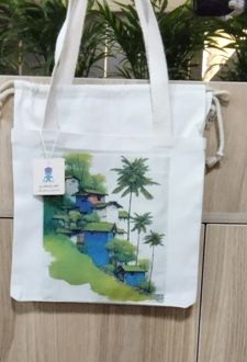 کیف پارچه‌ای جیب‌دار 33*31 (طرح روستا در شیب،کد 2134)