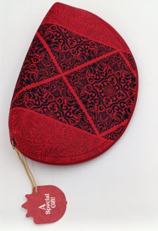 کیف نیم‌دایره مخمل بند‌چرمی (انار چاپ) قرمز لوزی