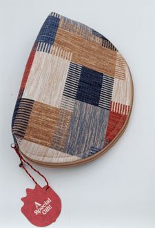 کیف نیم‌دایره مخمل بند‌چرمی (انار چاپ) چهل‌تیکه